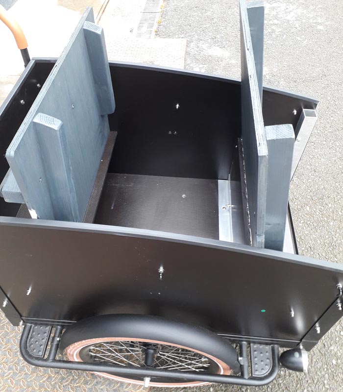 Vélo Emeraude - Location et vente Cargo PMR adapté pour le transport d'une personne à mobilité réduite