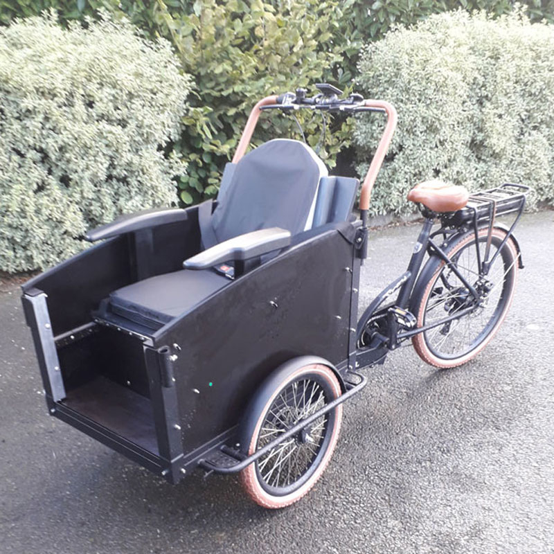 Vélo Cargo PMR adapté pour le transport d'une personne à mobilité réduite