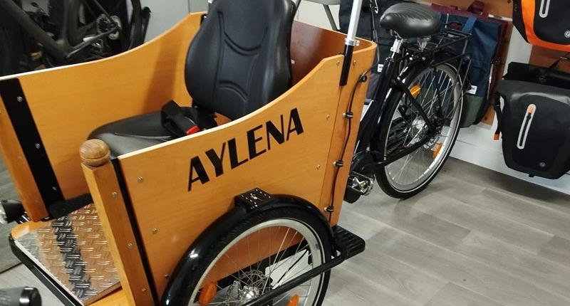 Vélo Cargo - Triporteur PMR adapté pour le transport d'une personne à mobilité réduite Aylena